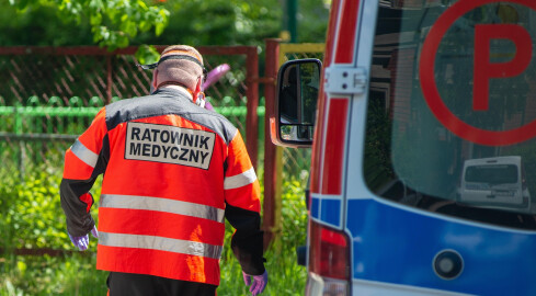 Ratownicy i pielęgniarki pilnie poszukiwani - grafika