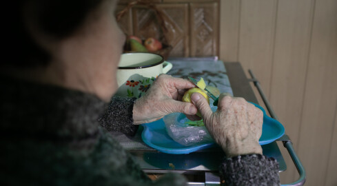 2 mln osób skrajnie ubogich. Kim są? Jak żyją? - grafika