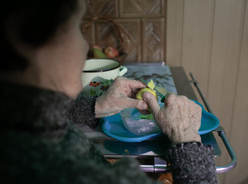 2 mln osób skrajnie ubogich. Kim są? Jak żyją? - grafika