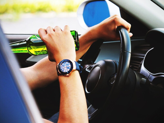 Miał 3,5 promila. Spowodował dwie kolizje, zagrażał pieszym - grafika