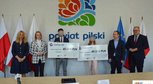 Jak wyprowadzono kasę z fundacji. Pilski wątek w tle - grafika