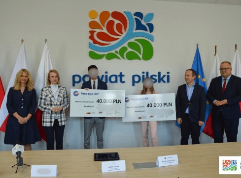 Jak wyprowadzono kasę z fundacji. Pilski wątek w tle - grafika