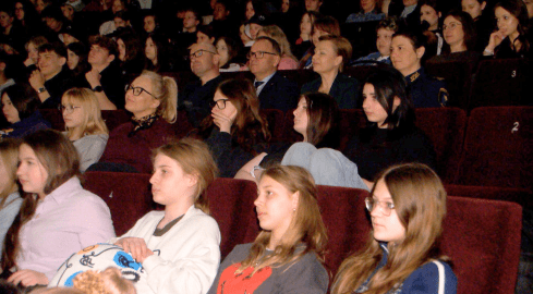 Młodzi o zagrożeniach w sieci - grafika