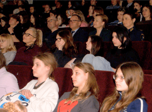 Młodzi o zagrożeniach w sieci - grafika