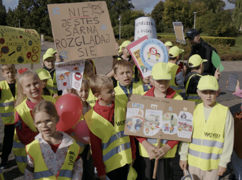 Pikieta bezpieczeństwa. Maszerowało 400 dzieci - grafika