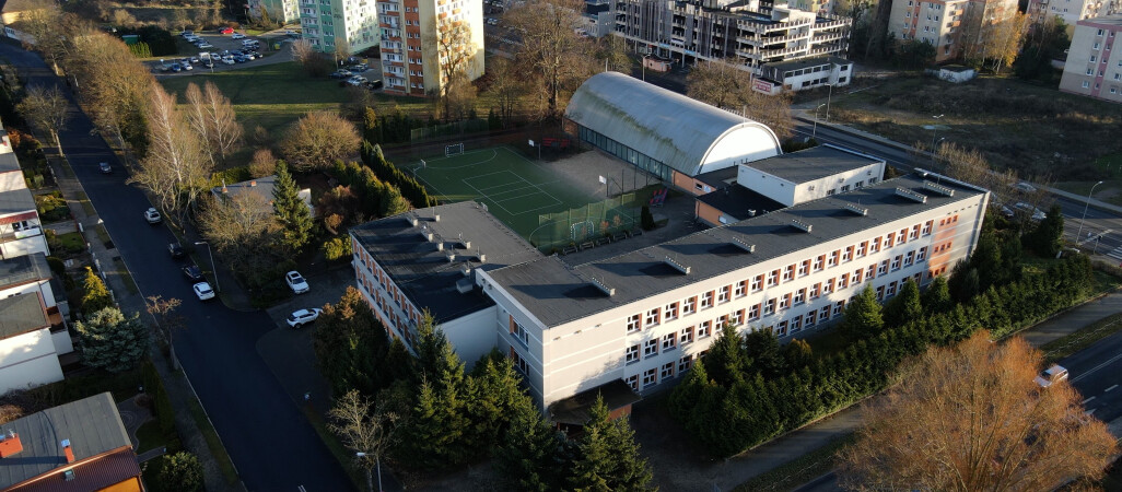 Protesty rodziców, burzliwa dyskusja i decyzja w sprawie szkół w Pile