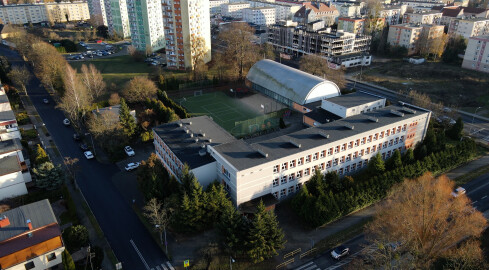 Protesty rodziców, burzliwa dyskusja i decyzja w sprawie szkół w Pi - grafika