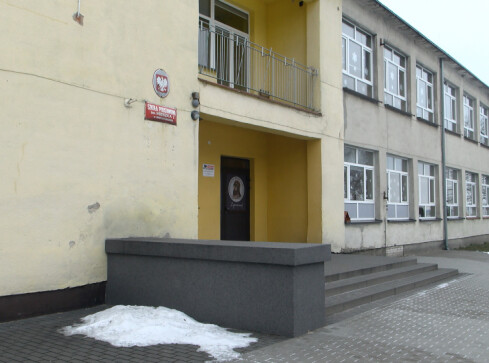 Spór o szkołę. Rodzice kontra burmistrz - grafika