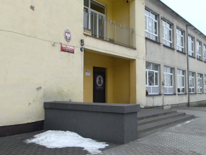 Spór o szkołę. Rodzice kontra burmistrz - grafika