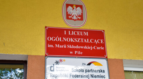 Zamieszanie z odwołaniem lekcji w szkołach - grafika