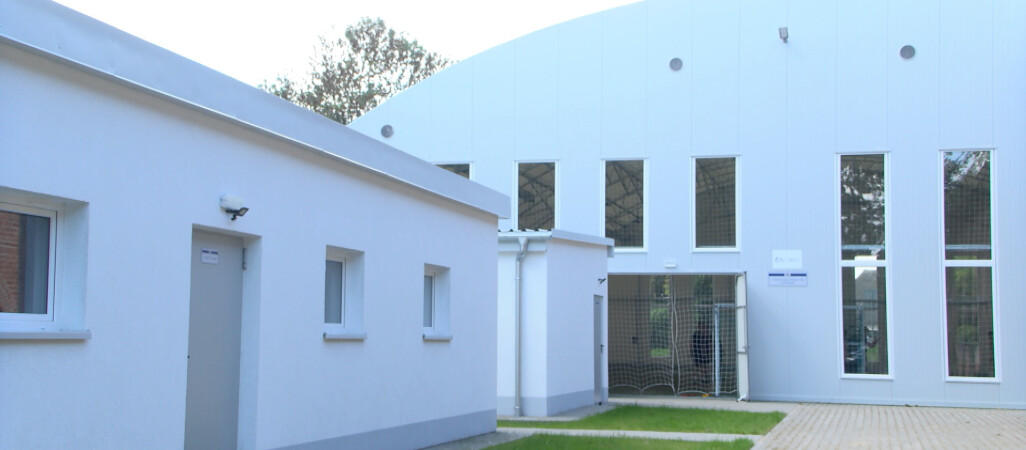 Zadaszenie nad boiskami, a w zimę lodowisko