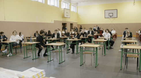 Jak zatrzymać eksodus młodych ludzi? - grafika