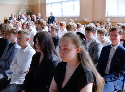 Uczniowie wrócili do szkół - grafika