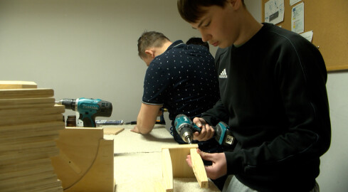 Wybór przyszłości przed młodymi ludźmi - grafika