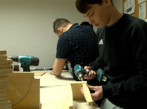 Wybór przyszłości przed młodymi ludźmi - grafika