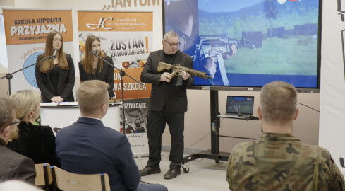 W szkole otwarto wirtualną strzelnicę - grafika