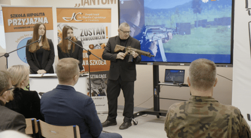 W szkole otwarto wirtualną strzelnicę - grafika