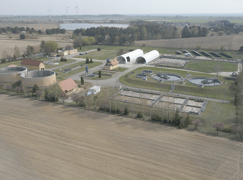 Małą farmę słoneczną budują przy oczyszczalni ścieków - grafika