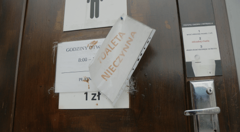 Miasto nie stać na naprawę toalety - grafika