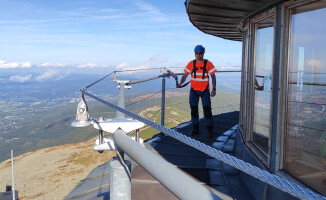 Pilska firma instalowała system asekuracyjny na Spodku na Śnieżce