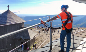 Pilska firma instalowała system asekuracyjny na Spodku na Śnieżce