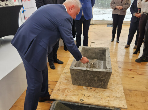 Kamień węgielny pod budowę centrum handlowego - grafika