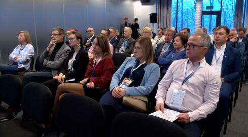 Roboty zastępują ludzi - grafika