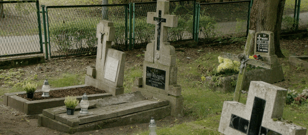 Posprzątali groby tragiczne zmarłych dzieci