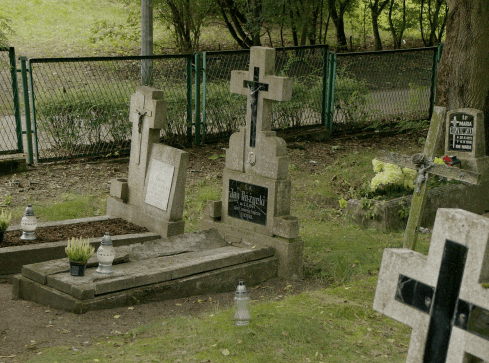 Posprzątali groby tragiczne zmarłych dzieci - grafika