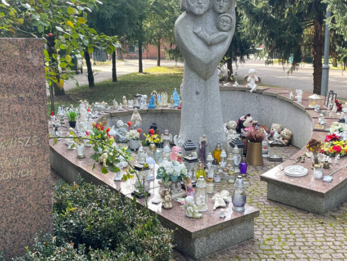 Pogrzeby dzieci utraconych w Pile i Wałczu - grafika