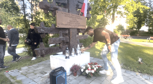 Budowali samoloty i więzili ludzi - grafika