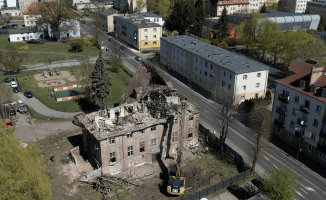 Rozbiórka dachu starego Sanepidu