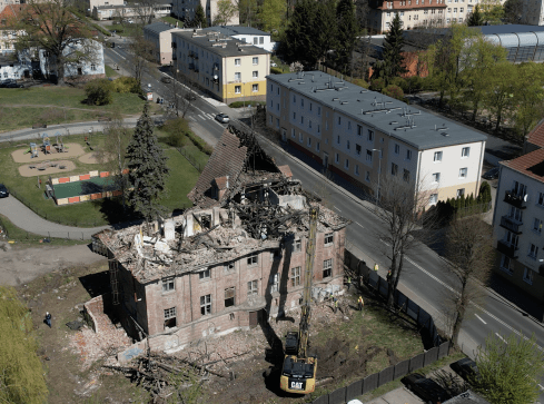 Rozbiórka dachu starego Sanepidu - grafika