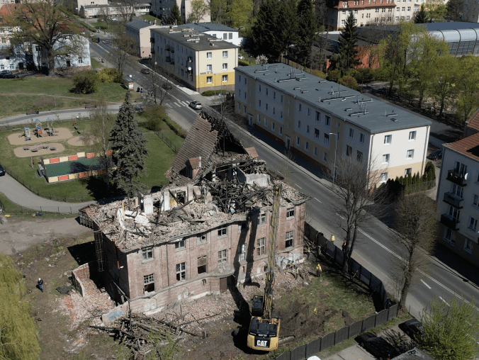 Rozbiórka dachu starego Sanepidu - grafika