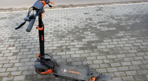 Pijany hulajnogą po drodze krajowej nr 11 - grafika