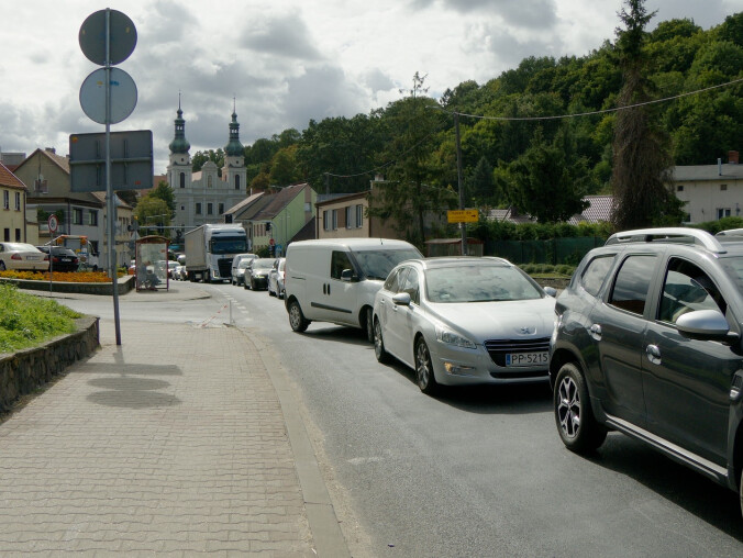 Gigantyczne korki w Ujściu - grafika