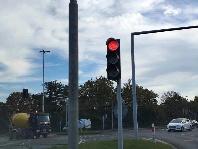 Potężne korki. Ruch blokowała betoniarka - grafika