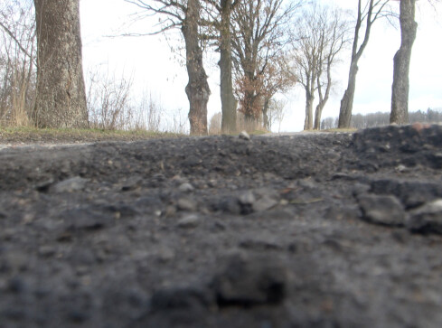 Dziura na dziurze. Mieszkańcy mają dość - grafika