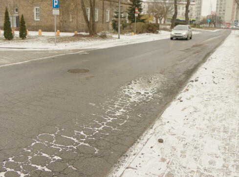 Dziury w drodze. Trudny i kosztowny czas dla kierowców - grafika