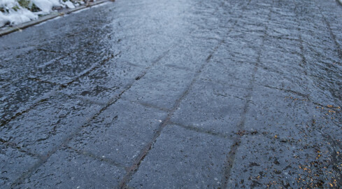 Szkoły odwołują zajęcia. Paraliż w komunikacji - grafika