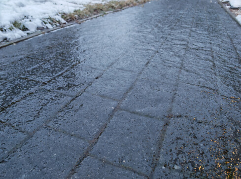 Szkoły odwołują zajęcia. Paraliż w komunikacji - grafika