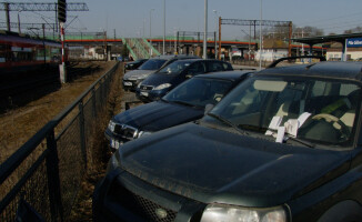 Codzienne awantury na parkingu przy dworcu
