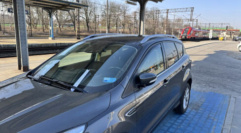 Codzienne awantury na parkingu przy dworcu - grafika