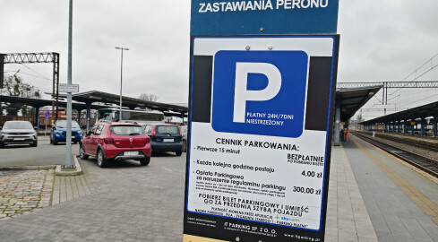 Koniec z bezpłatnym parkowaniem przy dworcu - grafika