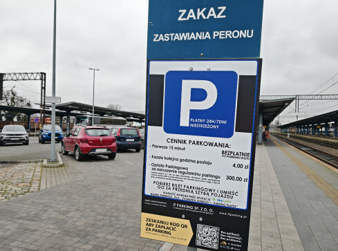 Koniec z bezpłatnym parkowaniem przy dworcu - grafika