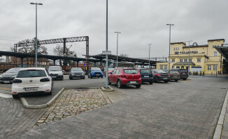 Koniec z bezpłatnym parkowaniem przy dworcu