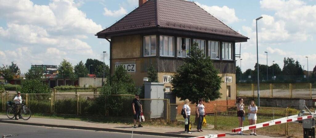 Wjechała na przejazd po zamknięciu zapór