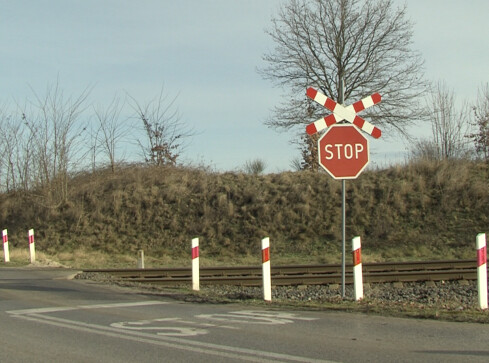 Śmiertelny wypadek na torach. Ruch kolejowy wstrzymany - grafika