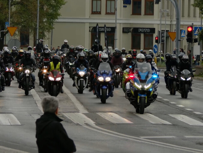 Motocykliści zawładnęli Piłą - grafika