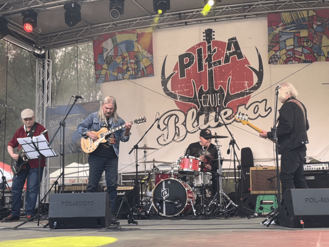 Piła poczuła Bluesa - grafika